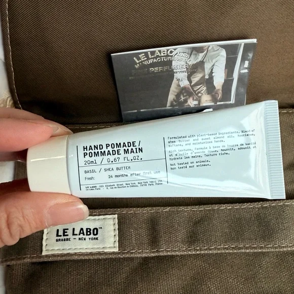 LE LABO Singapore Business Class Amenity Kit - Picture 7 of 8